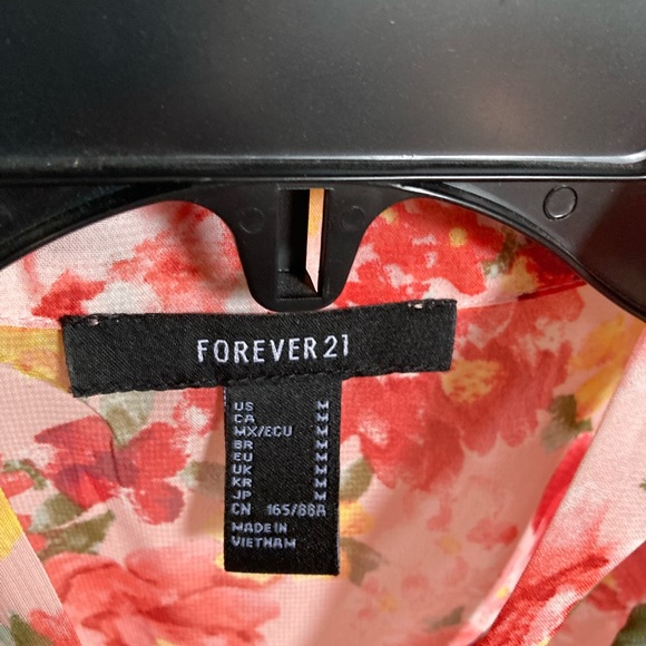 FOREREVER 21 - Picture 5 of 5